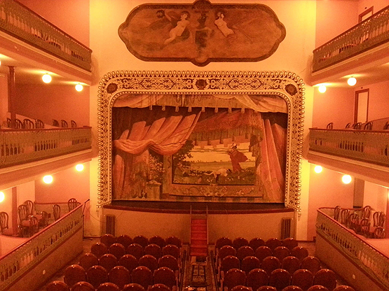 Foto de Villafranca presenta a los fondos de conservación del patrimonio español un plan para rescatar su histórico teatro