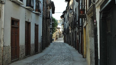 Foto de Patrimonio autoriza el despliegue de una red de acceso de fibra óptica en Villafranca del Bierzo