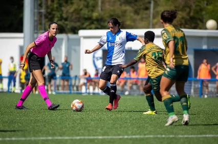 Foto de La árbitra villafranquina Raquel Suárez, histórico debut en 1ª División Femenina