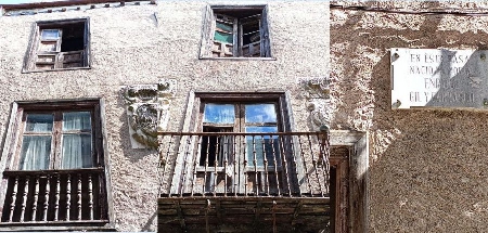 Foto de La casa natal y en ruinas de Enrique Gil y Carrasco en Villafranca del Bierzo se convertirá en la sede de la Fundación