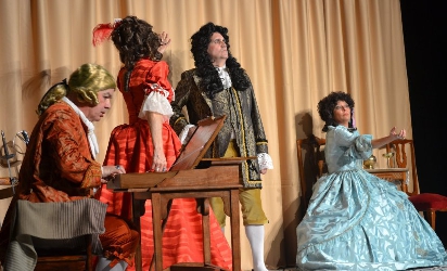 “El juego de Versalles” celebra el carnaval en el teatro Gil y Carrasco de Villafranca