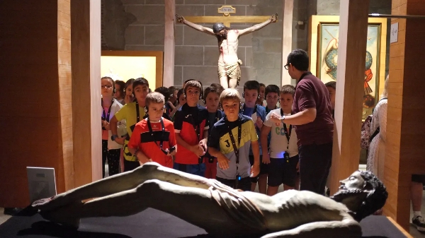 Foto de Los escolares visitan la exposición de arte sacro de las Edades del Hombre en Villafranca